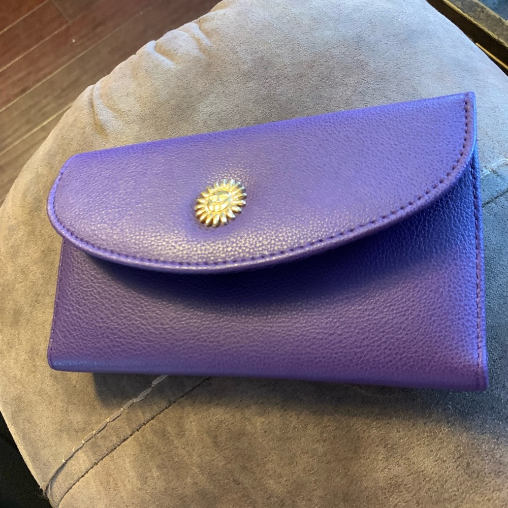 Elegant Purple Clutch with Gold Detail - Picture 2 of 7
